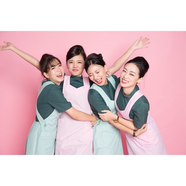 Foto-foto tersebut menujukkan penampilan menarik para pramugari sekaligus kepribadian mereka yang tampak menyenangkan. Foto: Instagram