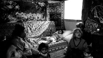 Pemenang kategori Photojournalism (amatir). Burned karya Vincenzo Lupo (Italia). Foto: Monochrome Photography Awards