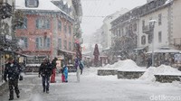 Tahukah kamu, ternyata 12 ribu tahun lalu wilayah Chamonix adalah gletser. kemudian terus menerus meleh hingga kini ditempati orang-orang (Afif Farhan/detikTravel)