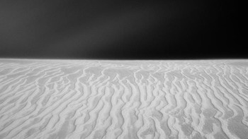 Pemenang kategori Abstrak (amatir). Ripples karya dari Mihai Florea (Australia).Foto: Monochrome Photography Awards