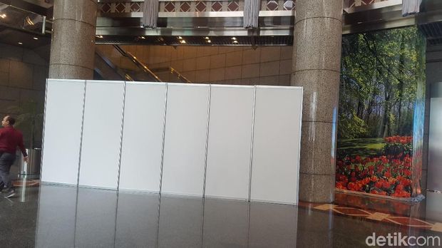 Tower II BEI Belum Beroperasi Normal, Garis Polisi Masih Terpasang