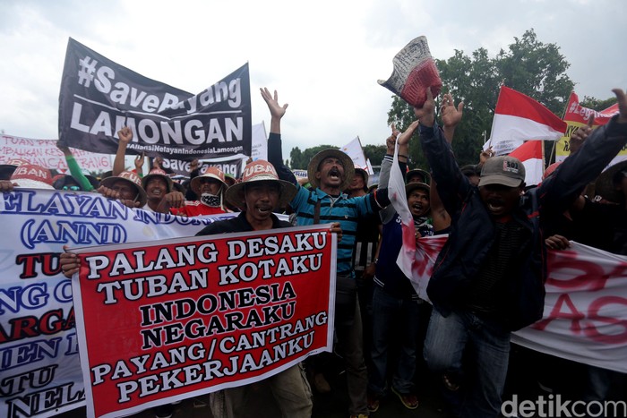 Aksi Demo Nelayan Tolak Larangan Cantrang Di Depan Istana 