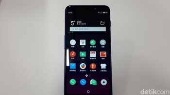Meizu M6S rencananya akan dipasarkan pertama kali di China. Harganya ternyata lumayan terjangkau, mulai 999 yuan atau di kisaran Rp 2 jutaan untuk versi memori internal 32 GB. (Foto: detikINET/Fino Yurio Kristo)