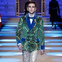 Kalau ini, Gabriel Day Lewis. Pemuda 22 tahun ini merupakan putra aktor pemenang Oscar Daniel Day Lewis. Foto: Dok. Vogue