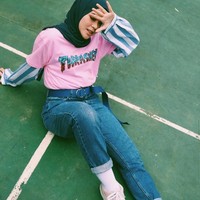 Dari awal memutuskan berhijab, Sivia Azizah tidak mengubah ciri khas gayanya yang boyish. Foto: Instagram