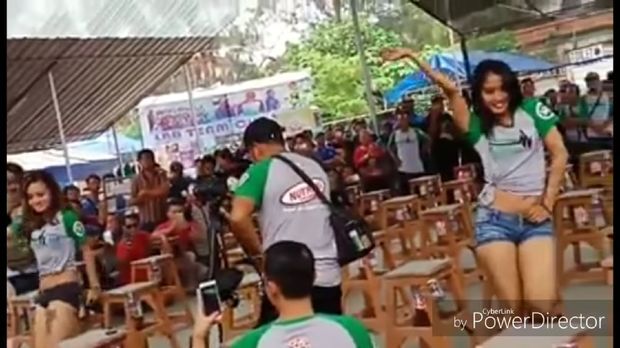 Tarian seksi dilakukan di tengah penjurian 