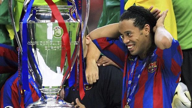 Ronaldinho pernah bersniar bersama Barcelona.