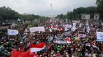 Aksi Demo Nelayan Tolak Larangan Cantrang di Depan Istana