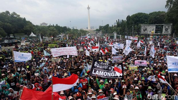 Aksi demo nelayan tolak larangan cantrang