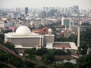 Salat Sejam, Jemaah Istiqlal Bisa Saksikan Super Blue Blood Moon