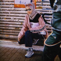   Intan Khasanah juga seringkali tampil swag dengan jaket longgar dan sneakers. Foto: Instagram