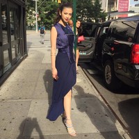 Di awal kemunculannya, Velove Vexia kerap bergaya tomboi dan cuek. Namun sekarang anak dari pengacara OC Kaligis ini lebih sering tampil feminin dengan rambut panjang hitam nan indah. Selain aktif sebagai aktris, Velove juga jadi brand ambassador Maybelline. Foto: Instagram