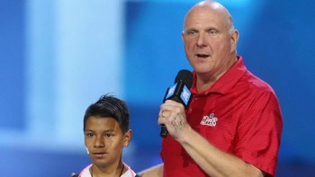 Mantan CEO Microsoft Steve Ballmer mengisi masa pensiunnya dengan bermain golf, membeli klub basket, dan fokus pada filantropi. Menurutnya, itu bagian hidup terbaiknya. Foto: Getty Images