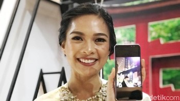 Galaxy A8 dan A8+ mengusung infinty display, alhasil menjanjikan pengalaman sinematik yang bakal memukau mata. (Foto: detikINET/Adi Fida Rahman)