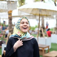 Warna-warna hijab scarf motif Nygta Gina untuk brand Trinycta punya tone yang hangat. Foto: Instagram