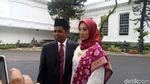 Senyum Manis Istri Idrus Saat Dampingi Sang Suami Jadi Mensos