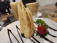 KRAH: Ayo, Bersantai Menikmati Kopi Aceh Ditemani Roti Canai Durian!