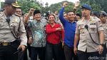 Temui Pendemo Cantrang, Susi Naik Mobil Komando