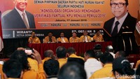 Pengurus Hanura tersebut memecat OSO dari kursi ketua umum dan menunjuk Daryatmo sebagai Plt Ketum Hanura. Menyikapi hal tersebut, OSO tak tinggal diam. Dia memecat balik Sarifuddin Sudding dari posisi sekjen dan menunjuk Herry L Siregar sebagai penggantinya. Kini DPD Hanura meminta DPP kubu Ambhara menggelar munaslub. Mereka meminta ada pergantian ketum setelah OSO dipecat melalui mosi tidak percaya.
