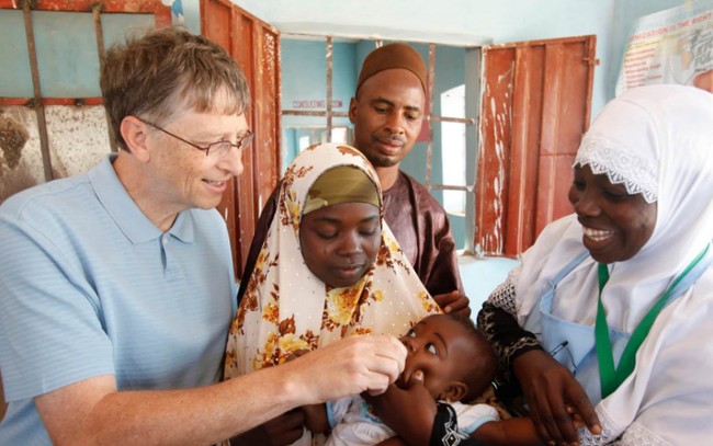 Bill Gates, penemu Microsoft diberikan gelar Honorary Knighthood pada 2005. Dia mendapatkannya atas organisasinya, The Bill and Melinda Gates Foundation bersama sang istri, Melinda Gates yang fokus pada kesehatan di negara-negara berkembang. Foto: Buzznigeria