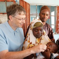 Bill Gates, penemu Microsoft diberikan gelar Honorary Knighthood pada 2005. Dia mendapatkannya atas organisasinya, The Bill and Melinda Gates Foundation bersama sang istri, Melinda Gates yang fokus pada kesehatan di negara-negara berkembang. Foto: Buzznigeria