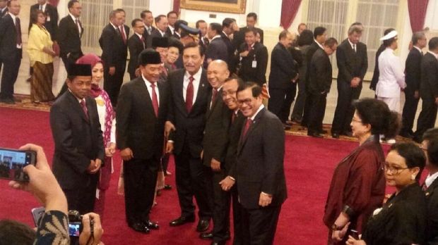 Moeldoko berfoto bersama para menteri usai dilantik / 