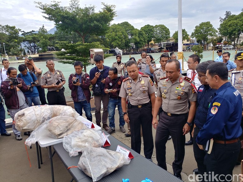 Polisi Gagalkan Pencucian 78 Ton Karung Beracun di Citarum Polisi Gagalkan Pencucian 78 Ton Karung Beracun di Citarum
