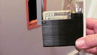 Siapa yang menyangka kalau steker listrik bisa jadi tempat menyimpan uang. Pastinya ini steker bohongan dan tidak tersambung ke listrik. Istimewa/Boredpanda.