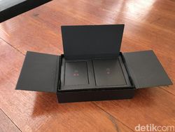 Unboxing Yoga 920, Laptop 2 in 1 Seharga Rp 23 Juta