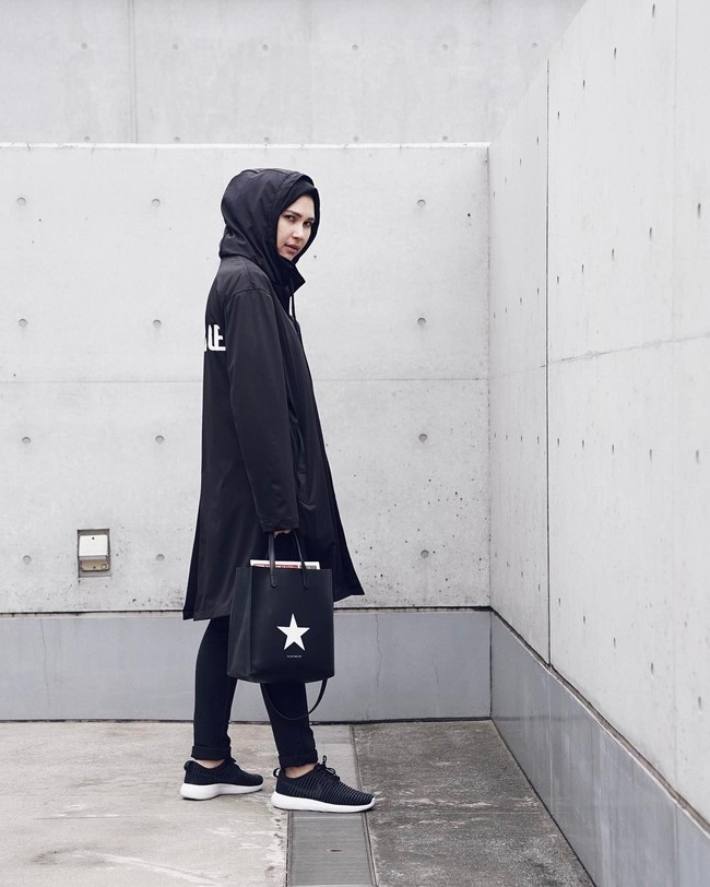 Gaya Rani Hatta yang fierce dan SWAG, membuatnya tampil berbeda dari kebanyakan hijabers lainnya. Foto: Instagram