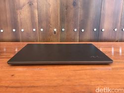 Unboxing Yoga 920, Laptop 2 in 1 Seharga Rp 23 Juta