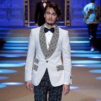Adik Brandon, Dylan Jagger Lee, juga tak mau kalah eksis di fashion show yang koleksinya didedikasikan bagi generasi mileneal itu. Foto: Dok. Vogue