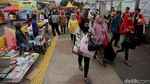 Foto: PKL Kembali Sesaki Trotoar Stasiun Tanah Abang
