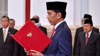 Presiden Jokowi melantik Marsekal Yuyu Sutisna menjadi KSAU dan Agum Gumelar sebagai anggota Dewan Pertimbangan Presiden (Wantimpres)