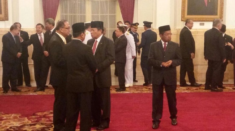 Jokowi Perkuat Barisan di Rabu Pahing Jokowi Perkuat Barisan di Rabu Pahing