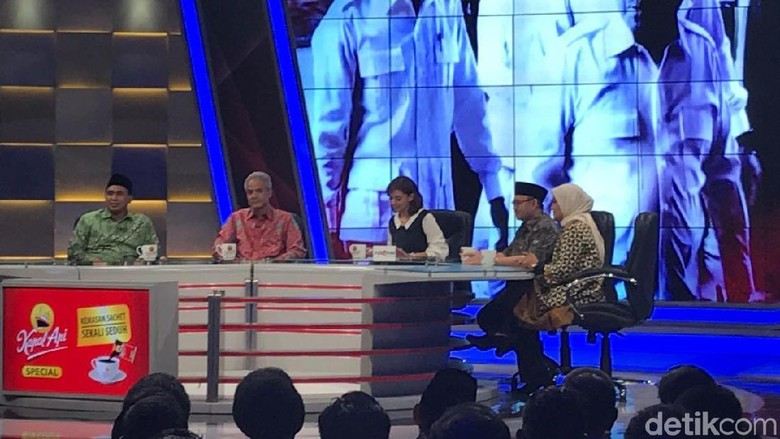 Kisah Gus Yasin yang Mendadak Dilamar Jadi Pasangan Ganjar Kisah Gus Yasin yang Mendadak Dilamar Jadi Pasangan Ganjar
