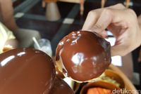 Sundara: Saat Secangkir Earl Grey Ditemani 'Chocolate Fountain' yang Lengkap