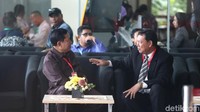Saat ditanya apakah surat itu berkaitan dengan mantan pengacara Setya Novanto, Fredrich Yunadi, ia membenarkannya. Ia juga menyebut sidang kode etik untuk Fredrich sedang dipersiapkan.