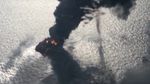 Penampakan Kapal Tanker Terbakar dan Tumpahkan Minyak ke Laut