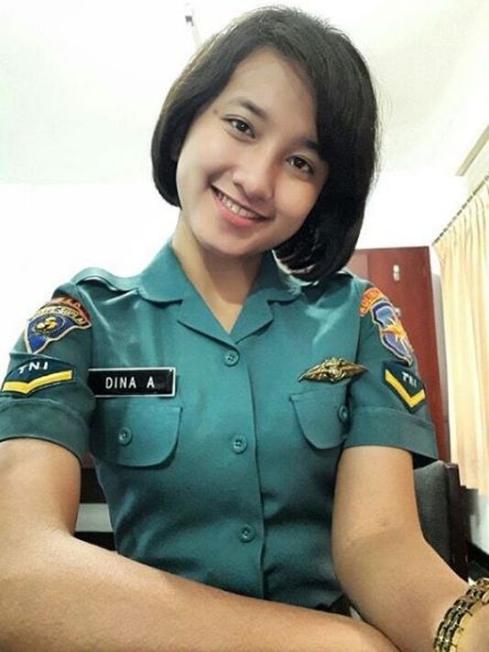 Dina Abharina Si Tentara Cantik  Inul dan Hotman Paris Mesra