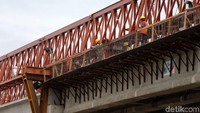 Tol Becakayu akan terkoneksi dengan Tol Wiyoto Wiyono dan Tol Lingkar Luar Jakarta (JORR) sehingga waktu tempuh bagi warga Kota Bekasi yang menuju Jakarta sekitar dua jam perjalanan, diharapkan menjadi lebih singkat menjadi sekitar satu jam setengah perjalanan.