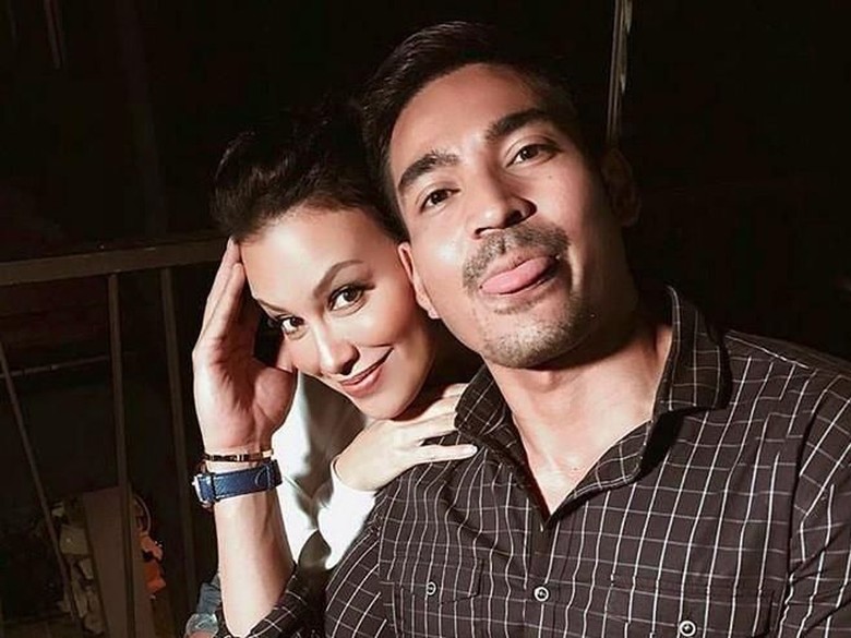 Diisukan Pacari Robby Purba karena Foto Bersama, Sophia Latjuba Tepuk Jidat Diisukan Pacari Robby Purba karena Foto Bersama, Sophia Latjuba Tepuk Jidat