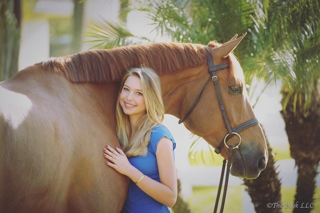 Anak bungsu Steve Jobs tersebut tampaknya cukup populer dan berprestasi karena ia mendapat tawaran kuliah dari berbagai penjuru Amerika. Foto: Instagram Eve Jobs