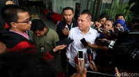 Menurutnya, ketua komisi bukanlah yang bertanggung jawab apabila ada masalah terkait usulan anggaran.