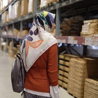 Untuk brand Meccanism, Zaskia Adya Mecca sajikan banyak pilihan hijab scarf motif. Foto: Instagram