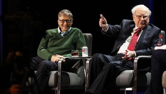 Warren Buffett Bersyukur Tak Ikut Terjerumus 'Perangkap' Bill Gates