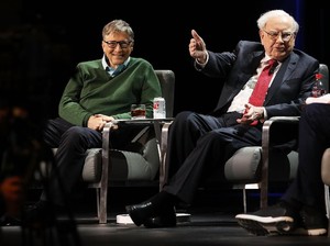 Warren Buffett Bersyukur Tak Ikut Terjerumus Perangkap Bill Gates