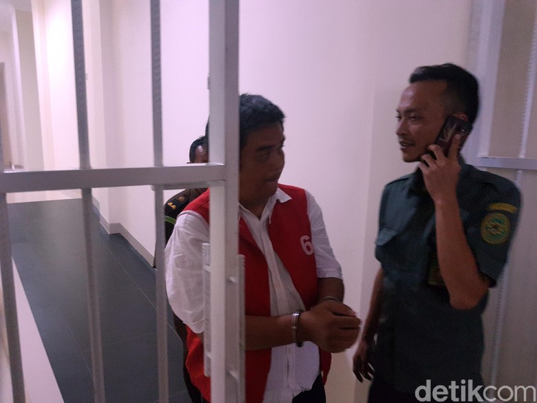 Terdakwa Penggelapan Pasar Pelita Sukabumi Divonis 3,5 Tahun Terdakwa Penggelapan Pasar Pelita Sukabumi Divonis 3,5 Tahun