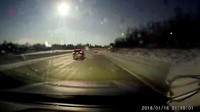 Tentang benda tak biasa yang jatuh dari langit, jangan lupakan meteor. Jatuhnya meteor di Michigan pada Januari 2018 lalu bikin heboh karena malam tiba-toba jadi terang seperti siang (Foto: Youtube Mike Austin/via REUTERS)
