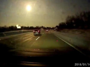 Meteor Jatuh, Langit Michigan Terang Benderang di Malam Hari